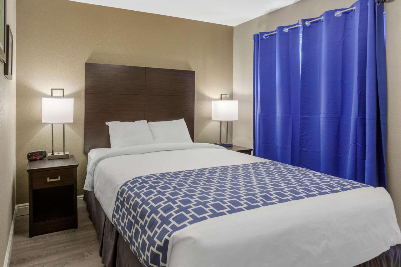 אונטריו Rodeway Inn & Suites מראה חיצוני תמונה