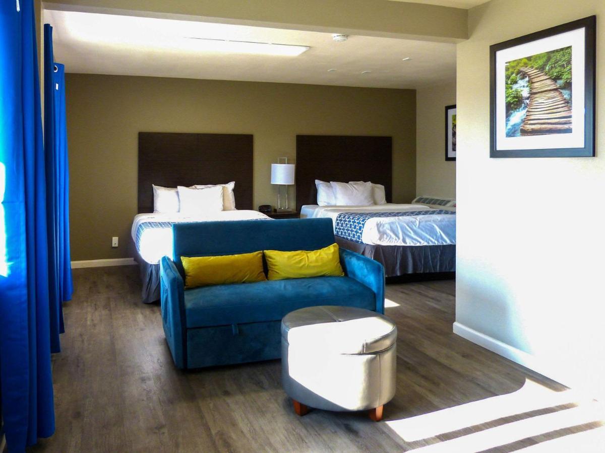 אונטריו Rodeway Inn & Suites מראה חיצוני תמונה