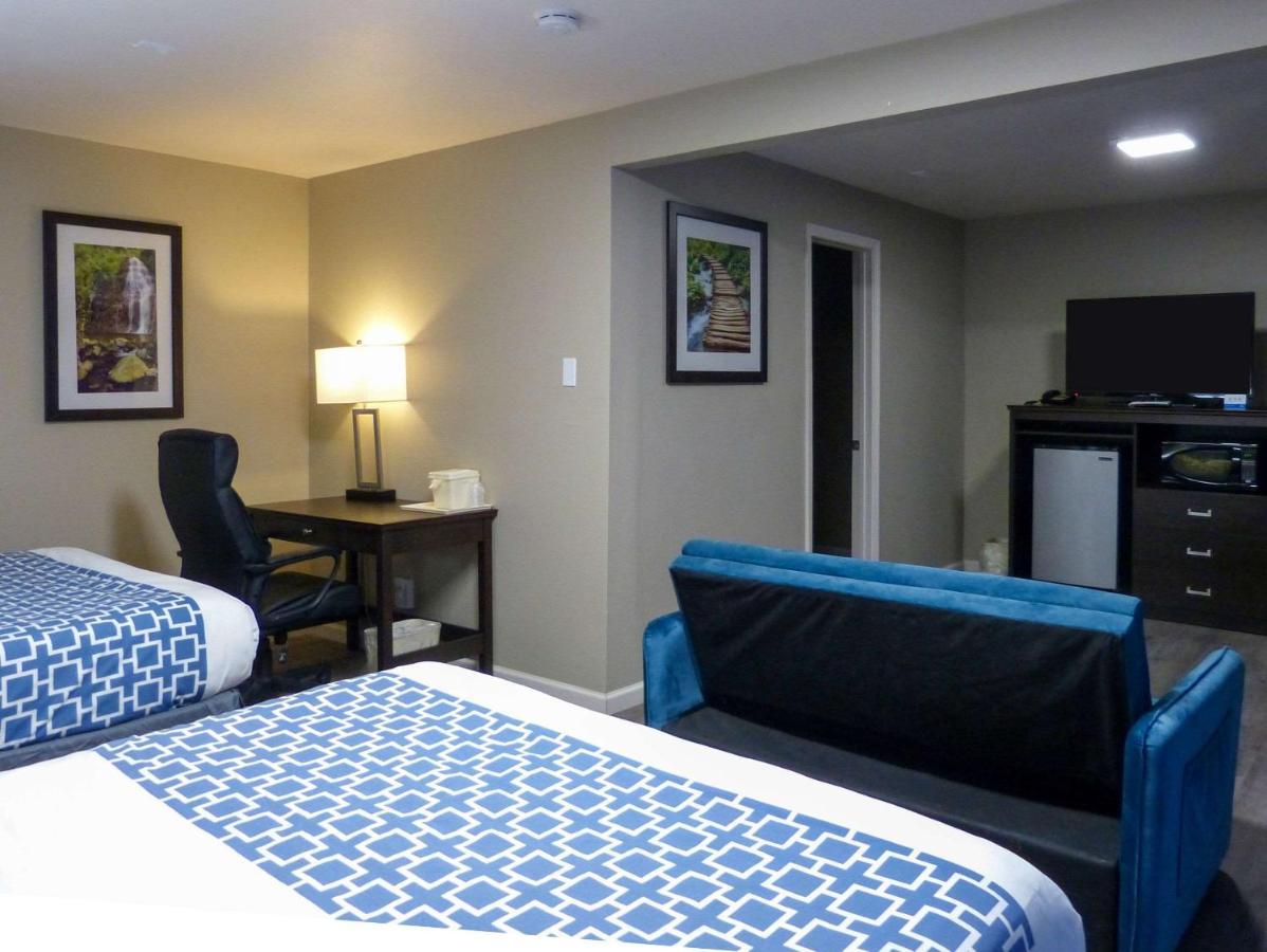 אונטריו Rodeway Inn & Suites מראה חיצוני תמונה